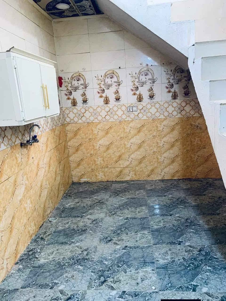 #دار  للبيع
مطلوب للمصرف العقاري 85

النداء شارع ستين العرضي  

يباع بتطلوعه ٣٨  

ويرهم مراوس بعرصة بدال التطلوعه

البناء جديد بيت جاهز كامل طابق واحد  مكون من غرفه واحدة واستقبال ومطبخ وصالة وصحيات داخلية وخارجيه مع   السطح تشاريف


**إذا كنت صاحب هذا الإعلان وتريد حذفه لأي سبب، رجاءا أرسل رسالة إلى الدعم الفني**