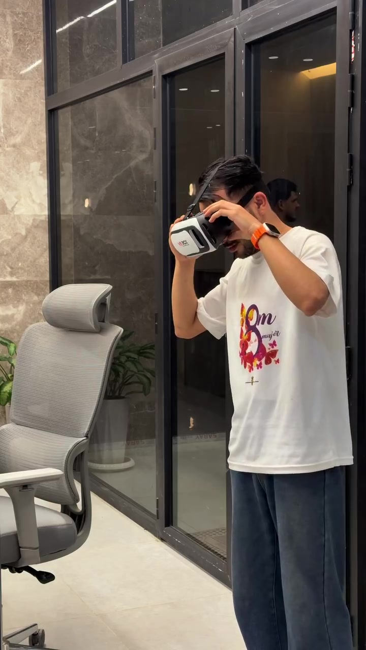 😎✨ عِش أجواء السينما والألعاب وكأنك داخل الحدث مع نظارة الواقع الافتراضي VR BOX 🎮🎬

حوّل موبايلك لعالم افتراضي مذهل واستمتع بمشاهدة أفلام 3D وتجربة ألعاب وتطبيقات VR بطريقة ممتعة وواقعية 😍🔥

🔹 المميزات:
🎥 تدعم تشغيل محتوى الواقع الافتراضي 3D
📱 متوافقة مع الهواتف الذكية
👀 إمكانية تعديل مسافة العدسات لراحة أفضل
🔍 تعديل بؤرة النظر حسب احتياجك
🎧 فتحة جانبية للسماعات أو كابل USB
📲 قاعدة تثبيت قوية للهاتف داخل النظارة
🪶 تصميم مريح مع أحزمة مرنة للتثبيت على الرأس

💯 مناسبة للأفلام، الألعاب، وتجارب الواقع الافتراضي المدهشة

💰 السعر فقط 10 آلاف
🚗 توصيل بغداد 3 آلاف والمحافظات 5 آلاف

📩 للحجز والاستفسار راسلنا الآن
#نظارة #VR_BOX #واقع_افتراضي #نظارات_VR


**إذا كنت صاحب هذا الإعلان وتريد حذفه لأي سبب، رجاءا أرسل رسالة إلى الدعم الفني**