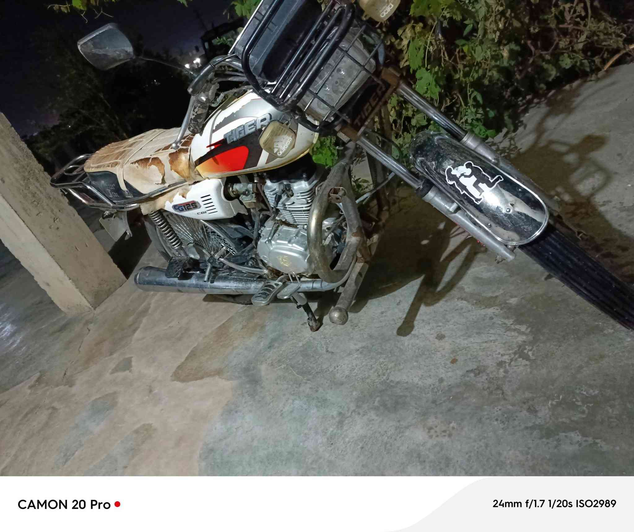 ⛔السلام عليكم
⛔مؤطور للبيع تايگر موديل 20
 ⛔ماطور گدام العين مبدل بستم فقط تحريكه نار 🔥 السعر
300وبي مجال قليل 
هاذا رقمي***********
