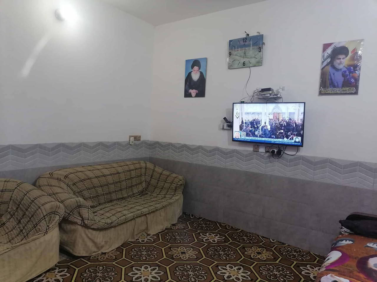 السلام عليكم بيت للبيع مساحه ٢٥٠م العماري شارع بيت ابو داخل ركن على شارعين بناء حديث ٢٠٢٥ يحتوي على ٢غرفه ومطبخ بارد وحار وترك +منور صحيات صاله كبيره واستقبال حديقه كراج سياره بيتونة كبيره ١٠×٤ +صطحين مع الأثاث للستفسار الاتصال على هاتف ***********
