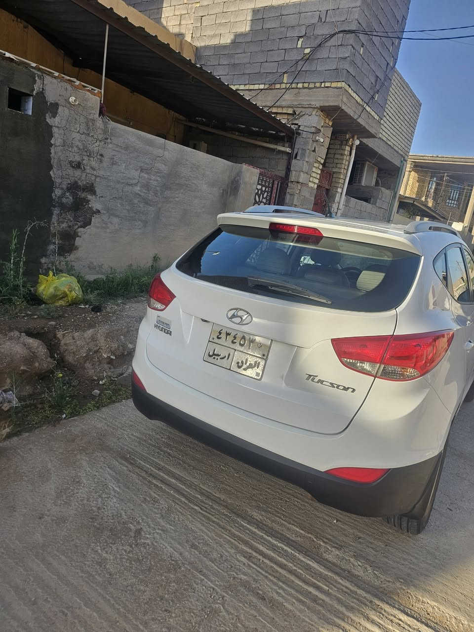 السلام عليكم 
توكسان للبيع موديل ٢٠١٣ وارد خليجي  كير محرك مكفول تخم تاير جديد 
السعر ١٣٠ وبيها مجال السياره خير من الله بيها صبغ البنيد جماليه فقط مكفوله من ضربه 
***********

