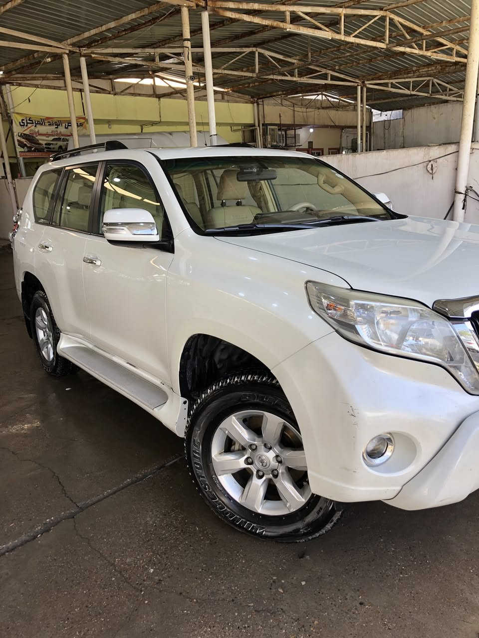 السلام عليكم برادو موديل 2014 خليجي مكفوله السياره مواصفات الTXL معروفه بصمه وكشن كهرباء وفتحه وبصمه ابواب كهرباء السياره ماشيه ٢٤٥ الف جديده حيل والسونار مرفق مع الصور السعر 310 $ وبيه مجال مكان السياره ديالئ بــعقــوبـه 
للاستفسار اتصل ع الرقم 
***********
