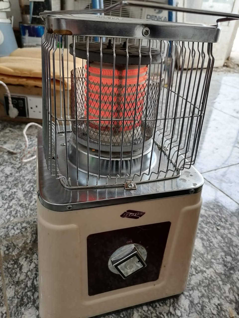 صيانه جميع الاجهزه الكهربائيه
تبديل هيتر عمودي صوبه نوال 
الصوب الصغير /قرب المنتزه 
*********** اتصال
***********واتساب
