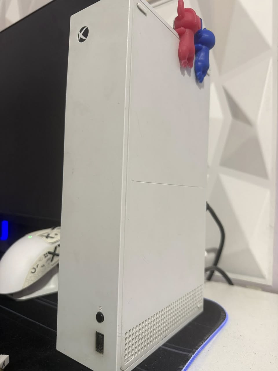 السلام عليكم اكسبوكس سيريس اس مع 2 جوستك اصلي وقاعدة شحن وبطاريات عدد2 للجوستك ب350 ودركسون v9 الجيل الثاني كير ودواسات وكلج وفرتين ونص ب115 اذا تاخذهن ثنيناتهن بيهن مجال
***********5
