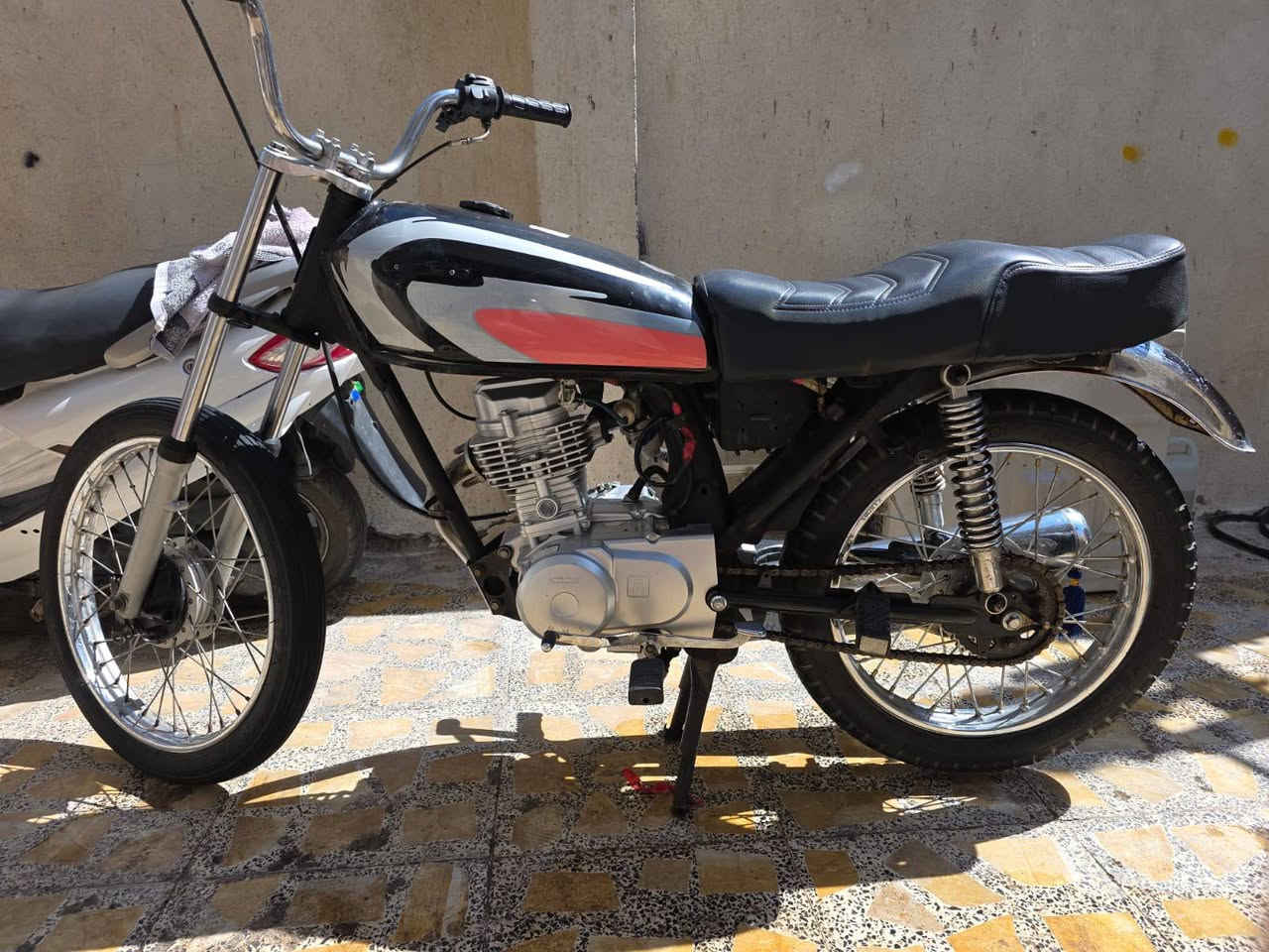 سلام عليكم دراجه نامه شلامجه كله اصلي اصولي شاصي سبع اوراق ويه المكاتبه ثمانيه 2017 
مكان دراجه ميسان قضاء المجر الكبير سعر الدراجه 700 وبيها مجال رقم ***********
