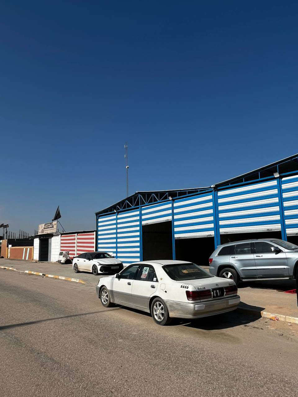 السلام عليكم 

جملونات للايجار 

حله طريق حله ديوانية قرب محطة اسد بابل 

مساحه جملون الواحد 200 متر 

للاستفسار الاتصال على الرقم 

*********** حلة, بابل
