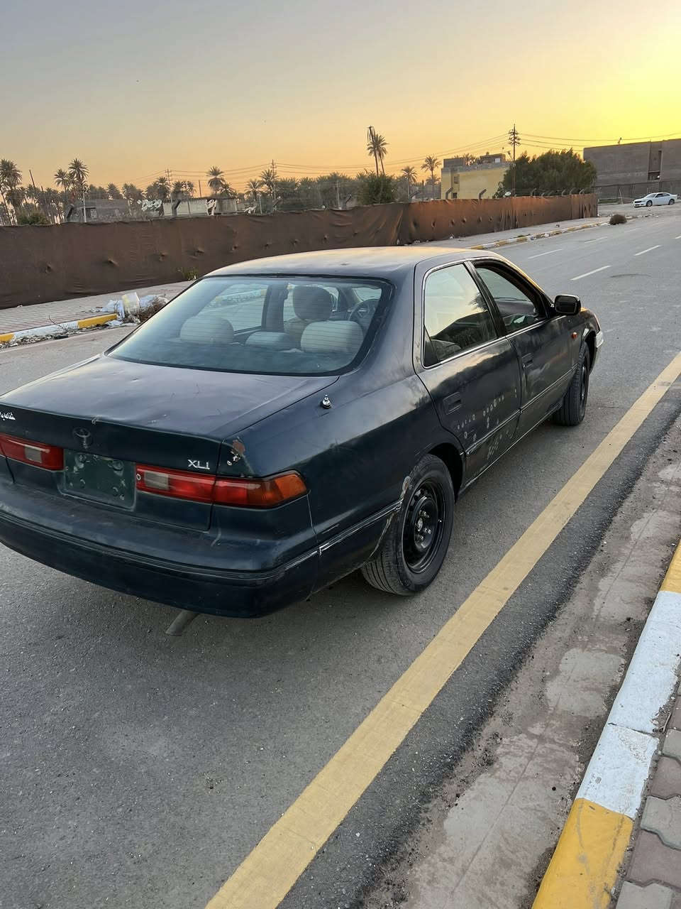 السلام عليكم كامري موديل 2000  مزاد مكينه 2200 كمرك وظريبه كله كامل بس تروح تشد رقم  بابل ***********
