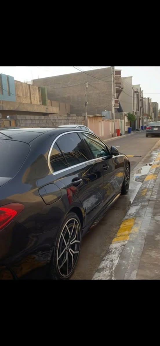 C200 وارد الماني ضمان دولي اجت كلين بدون حادث وصار عدي جاملغ خلفي فقط وبيه بارد بالبنيد وبالباب السعر ٣٠$ وبيه مجال بسيط ***********
