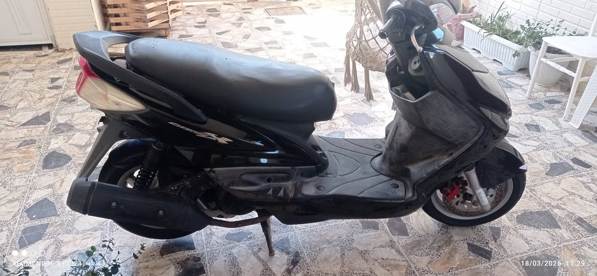 سلام عليكم دراجه سكنس فحل ياباني جديد مشاه 52 هذا رقمي للتواصل ***********
