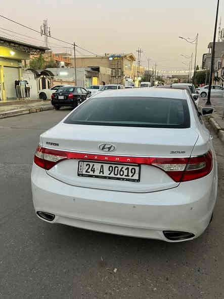 السلام عليكم 
ازيره خليجي موديل 2012 
بدون صبغ بيه فقط بابين مبدلين باصلي  
محرك 6 دوش لا صرف ولا نفخ 
هزة وسنوية جاهزة 
كابون بانزين 
مواصفات سيارة فول عدا بانوراما 
حساسات امامية +خلفية 
بصمة تشغيل 
ابواب بصمة 
كشنات جلد 
كشنات هيتر 
وباقي مواصفات معروفة 
السعر ب117 وبيه مجال بسيط 
عليه غرامة 600 دولار تنزل من سعر سيارة 
للاستفسار اكثر اتصل على رقم ***********
