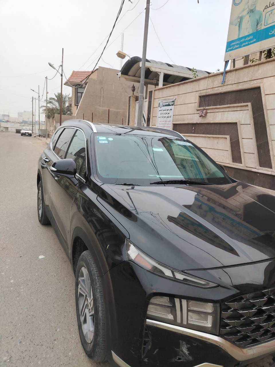 السلام عليكم 
للبيع هيونداي سنتافي 2023 فئة 
🛑السيارة رقم فحص   
ماشية : ٥٢ الف
كير و محرك و كهربائيات كلة بلاد مكفول
حادث السيارة تبديل جاملغ  وبنيد بدون ايرباك 
كلير من امريكا بابين 
المواصفات :
محركها 2500 "
تشغيل بصمة و تشغيل عن بعد
خاصية الاوتو بارك 
رادار امامي خلفي توقف ذاتي رادار جانبي تنبيه و نقاط عمياء
كشن كهرباء 
كشنات امامية تدفئة تبريد 
نظام شحن وايرلس للهاتف
ايضاً اوامر صوتيه
 انظمة قيادة (سبورت ،كومفورت ، ، سمارت)
هاند بريك بصمة
نظام اوتو هولد
اشارة ترحيب عند الاقتراب من السيارة
صندوك شفط كهرباء  
‎نظام اطفاء و اعادة تشغيل الاقتصادي في الأزدحام 
تدفئة بالستيرن ، شفتات بالستيرن
السعر.( ١٦٩)
للتواصل على ***********
مكان السياره بصرة البصرة, العراق
