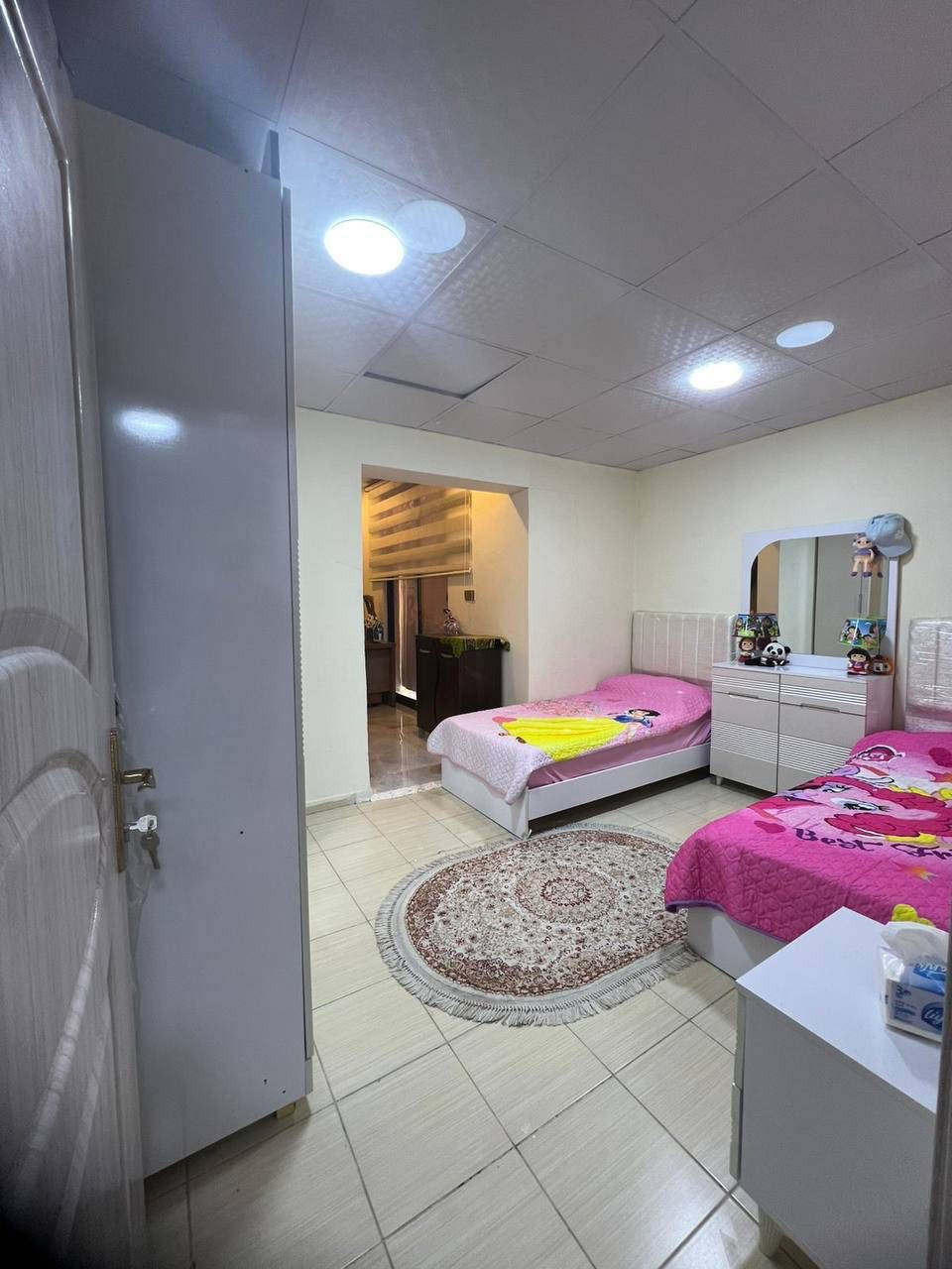 #اوزال_ستي 
بيت للبيع في أربيل مجمع اوزال ستي 
المساحة 172م
يتكون 4غرف نوم 
استقبال 
مطبخ 
مجموعة صحية 
السعر : 8 دفاتر بي مجال
يبقى 15 مليون للشركة شهريا 250 الف

رقم الاتصال او واتساب
***********
***********
