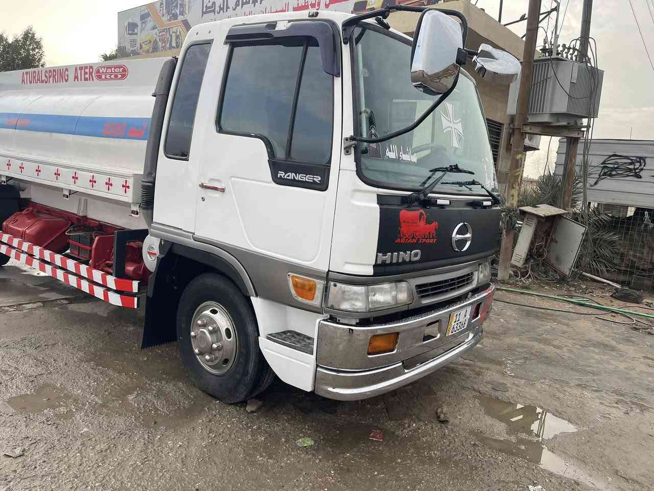 السلام عليكم انكر للبيع موديل 94 سياره 
حوضيه بالسنويه رقم انكليزي بسمي تخم تاير حداديه 
كهربائيات كله جديد. مكينه 70جديده لاتبخير ولا تنقيص 
سياره مكفوله من كلشي 
للسفسار ***********
