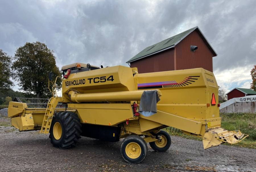 Newholland tc54
موديل 1996
مشتغلة 2540ساعة فقط
( 4 بلم قايش طبلة 15 فوت) + عربانه طبلة
تايرات بحالة ممتازة
(كفالة محرك وكير واكسل ومعمل وابلام) 
مكان الحاصدة اوربا🚩
السعر 21.000$ ( دفترين و10 اوراق) 
مدة الوصول من 20-30 يوم بعد الحجز
بدون حجز مابيع ❗
للاستفسار خاص او  3197010285034+


**إذا كنت صاحب هذا الإعلان وتريد حذفه لأي سبب، رجاءا أرسل رسالة إلى الدعم الفني**