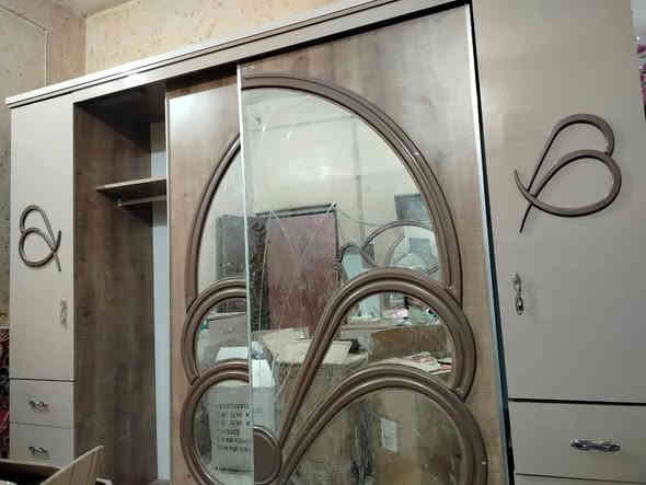 غرفة تركي
تتكون من 

كنتور 
جرباية 
طابورية 
ميز تواليت 
شازلون
كوميديات
ملحق جرارات ميز

السعر جدا رخيص ٤٠٠ الف وبيها مجال

هذا رقمي ***********
