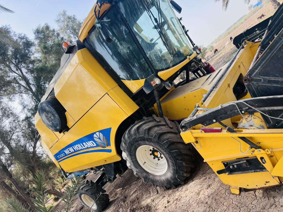 السلام عليكم
للبيع حاصده نيو هولند اربعه بلم نفخ دبل درام موديل 2022
عاده 1300 ساعه مكفوله كفاله عامه كله شركه ما مديومه عل بلاد مكينه جديده حته غسل ما مغسوله 
لاستفسار *********** 
المكان واسط قضاء الصويره
