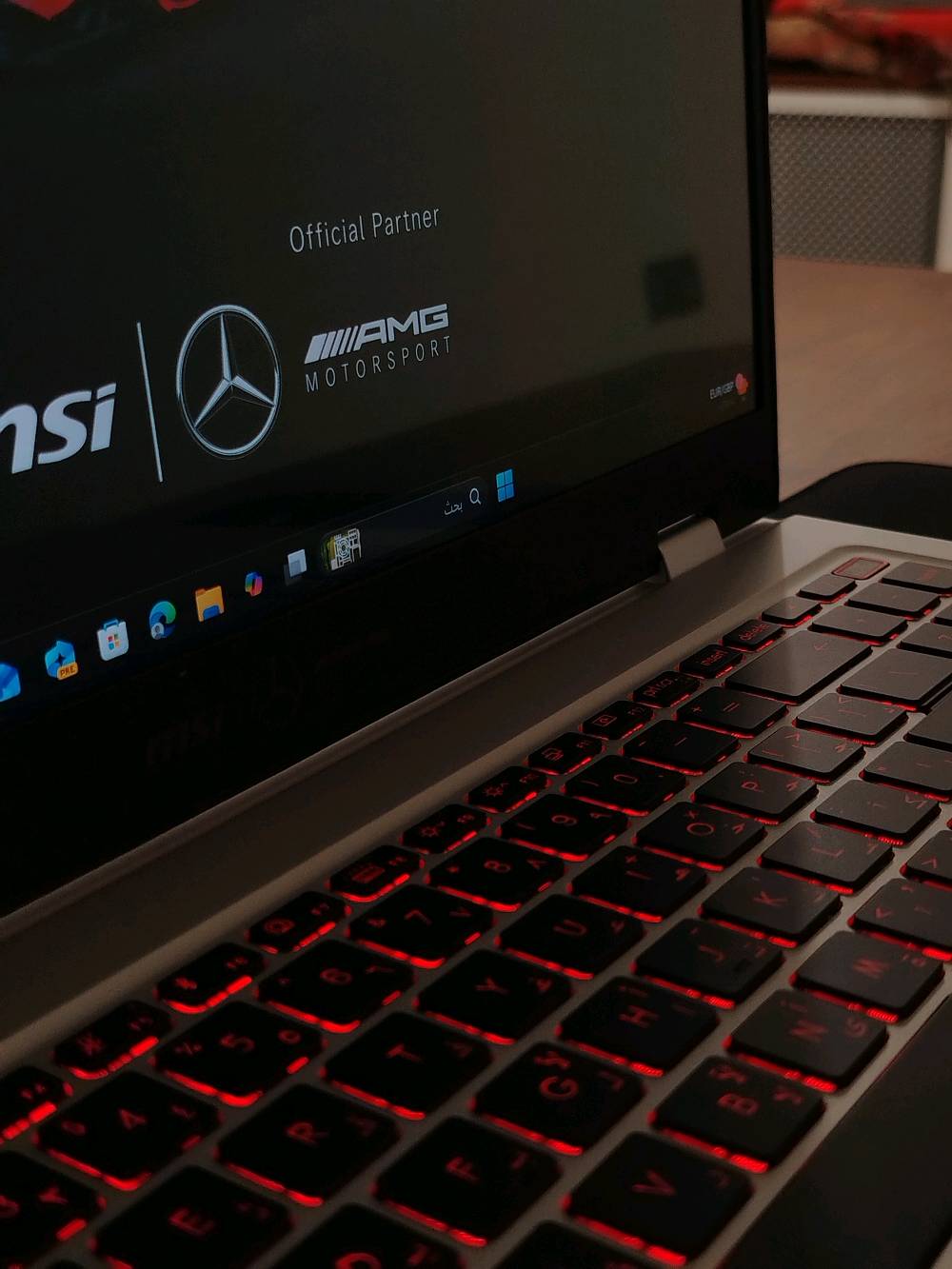 للبيع | MSI Prestige 16 AI+ Mercedes AMG

· المعالج: Intel Core Ultra 9 288V (الأقوى في السوق).
Intel Arc Graphics 140V(16GB) كارت
· الرامات: 32 جيجا LPDDR5X (سرعة خيالية).
· التخزين: 1 تيرابايت NVMe (سريع جداً).
· الشاشة: OLED 16" 4K (عرض سينمائي).
· البطارية: 99.9Wh (تغطي يوم عمل كامل).
· الوزن: 1.5 كجم فقط (خفيف جداً).
· التصميم: إصدار خاص بمرسيدس AMG (أنيق وفاخر مصنوع من المغنيسيوم والألمنيوم.

مستخدام أسبوع واحد،
متوفرة جميع الملحقات مع الكارتونة
بغداد - المنصور
آخر سعر شكد، وهل السعر قابل للتفاوض لو ثابت؟: 
قابل للتفاوض
