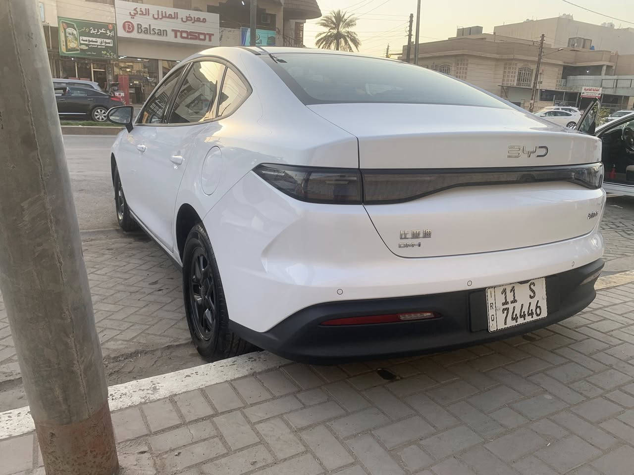 ‎السلام عليكم اخوان
‎للبيع BYD SEAL 5 
‎موديل 25
عداد المسافه كلي 10000     HEV يعني محرك4000 فقط مكان بغداد
‎السياره كفاله عام‎ر ✨✨
‎السيارة عليها رقم حلو ومميز 74446 ✨✨✨✨✨
‎السياره رقمها بغداد والسنويه بأسمي 
‎ملاحظه شاحنه اصليه شحن سريع وبطيء وكارت + فوم 
‎مواصفاتها معروفه 
‎محرك  1500 هجين ثلاث انظمه
‎شحن ذاتي + هايبرد + شحن خارجي
‎يمشي بالتفويله 2000 كيلو مع الشحن المنزلي 2100 
‎ مقاعد جلد ابيض
‎ شاشه وسطيه كبيره + كامره خلفيه دواره
‎دركه D جلد 
‎  بكلايت لِد 
‎بصمه + كارت
‎ هاند بريك بصمه اوتو هولد
‎ كيجات شاشه
‎ لايت لِد لايت اوتو + لِد صباحي
‎تبريد قطعتين
‎ ويل كب حجم 16
السعر ١٩مليون و٨٠٠
الشراي يتصل 
*********** بي وات ساب‎
