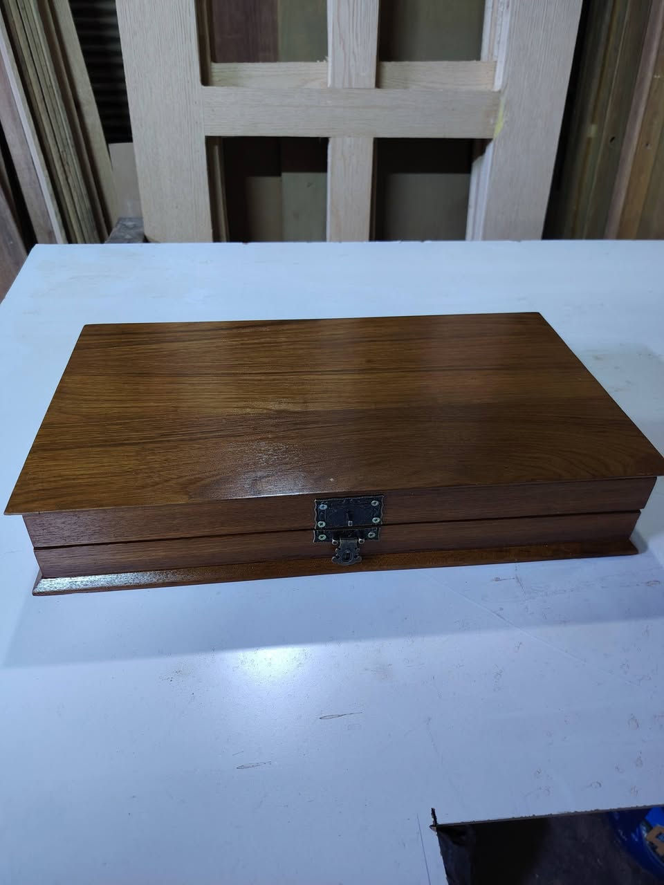 من رخصت الادمن طاولي شغل يدوي عراقي صاج ميه بالميه السعر ٧٥ الف مكاني بغداد للتواصل *********** يوجد واتساب
