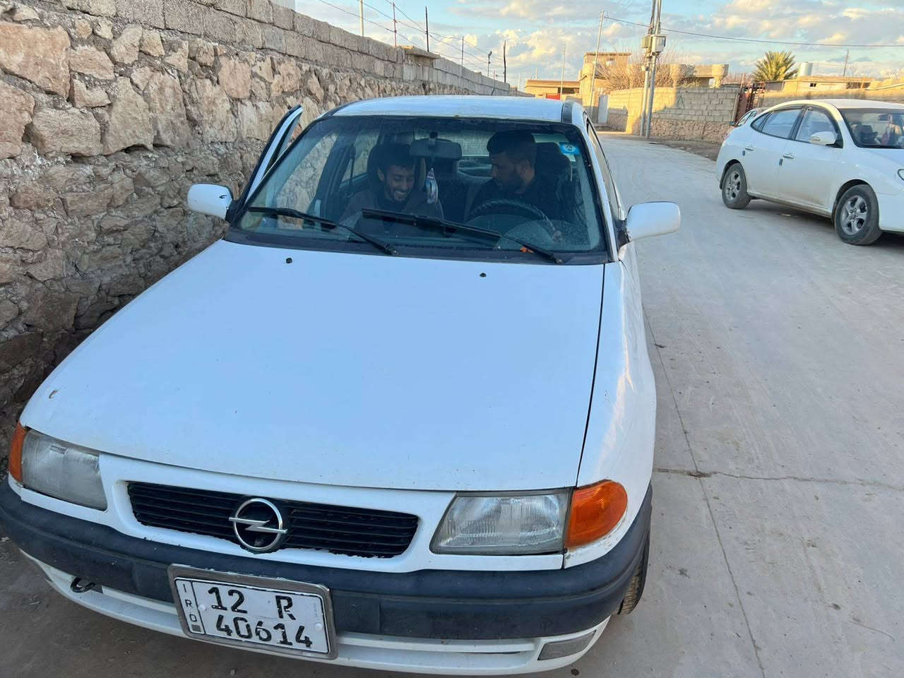 السلام عليكم
استرا للبيع موديل 93 رقمها مسطرة طخم جديد سيارة حلوه حيل
 شرعيها موجود تريد تحويل تريد وكاله 
السيارة تاكيه تكيه خفيفه‏
السعر اتصل وتدلل
ترهم نقد وترهم مقدمه وب شهر ورقتين 
***********
