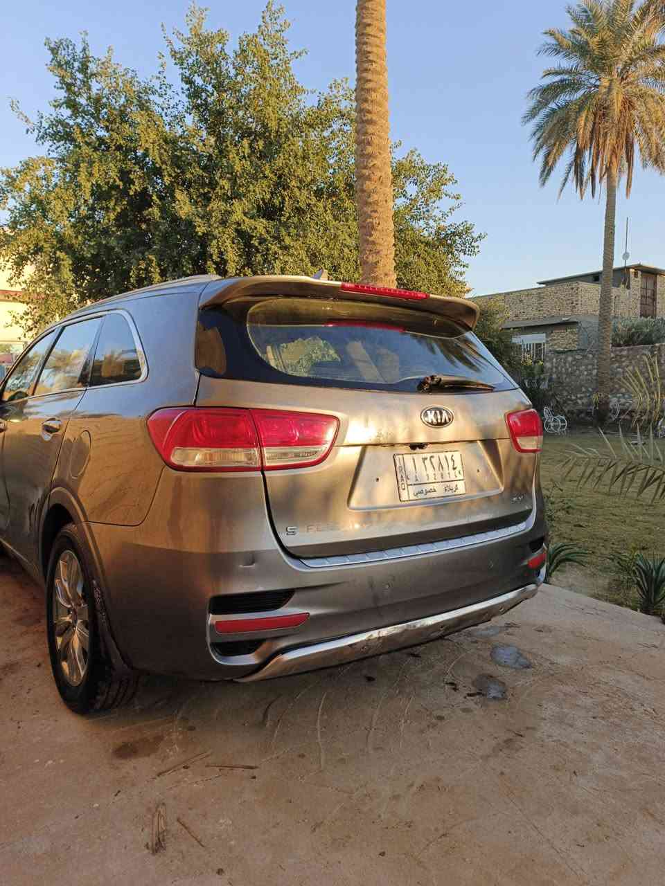 السلام عليكم
سيارة سورنتو موديل 2016 وارد امريكي 
لون إسمنتي 🩶
فول مواصفات فئة ال SX 
دفع أمامي 
7راكب 
تبريد 3 قطع 
كشنات كهربائي
كامرة وحساسات كامل شغالة 
بانوراما 
بصمة 
مرايات ذكية  
مكان السيارة بابل حي نادر الثالثة للأستفسار مراسلة الحساب أو الأتصال على الرقم ***********

ملاحظة📍🚨 السيارة مصبوغة عام وبيهة خط جراد بالتنتة 
ونقبل مراوس
