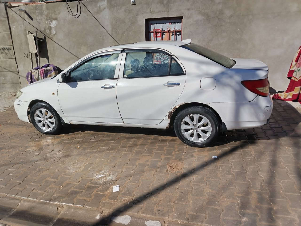 السلام عليكم ورحمة الله
بي واي دي اف ٣ موديل ٢٠١٢ اوتوماتيك
سياره جاهزه بيه قطعتين صبغ بيبان ٢ جاهزه تخم تاير تبريد تدفئه حداديه جديده رقم نجف انكليزي ادامه كامله تخم نوزل ابلك عبوه كله جديد رايده ٥٥ وبيه شويه مجال للطيبين مكاني نجف ابو صخير ***********
