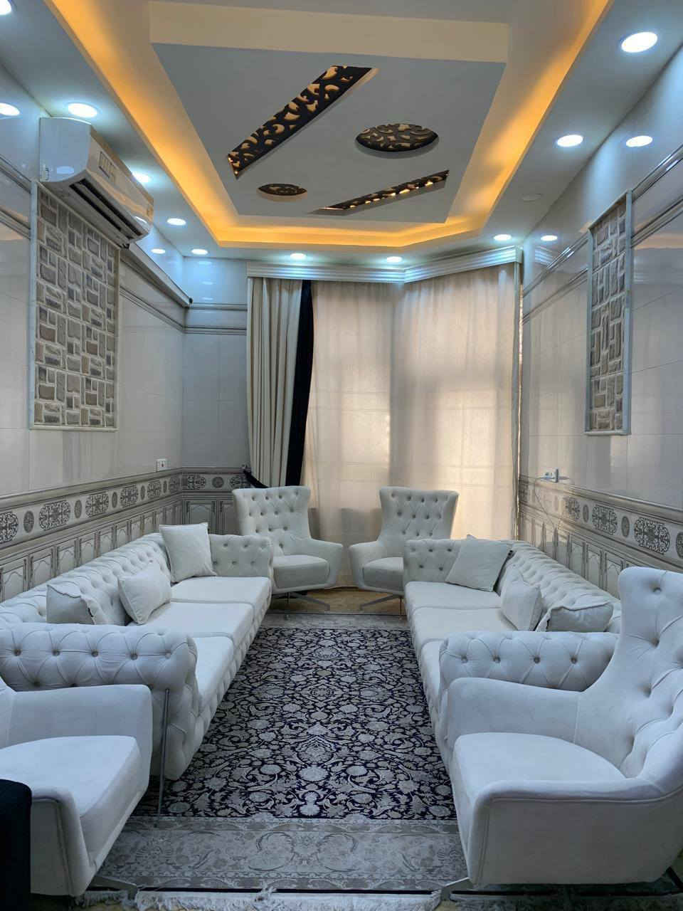 سلام عليكم بيت للبيع 70م طابقين طابق بناء درجة اولى 
سند 25 اقرار محكمة مكاتبه مع صاحب الأرض مباشر
 حي دجله مقابل مستشفى الكفيل 
الاستفسار 
***********
***********
