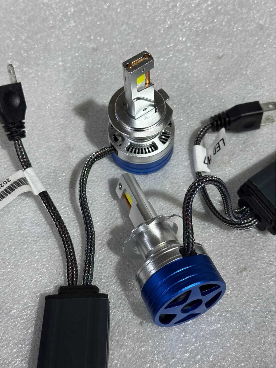 عربي:
المواصفات:
الجهد: ١٢ فولت
درجة حرارة اللون: ٦٠٠٠ كلفن
شريحة LED: ٥٥٧٠/٨٥٨٠/٩٠٨٤
درجة حرارة التشغيل: من -٤٠ درجة مئوية إلى +١٥٠ درجة مئوية
النوع: H٧
العمر الافتراضي: أكثر من ٥٠٠٠٠ ساعة
الوظائف: نظام كانبوس قوي، متوافق مع Enti-EMC
تصميم الهيكل: تصميم كانبوس، سهل التركيب والتشغيل

English:
Specification:
Voltage:12V
Color Temperature:6000K
LED Chip: 5570/8580/9084
Operating Temperature:-40°C~+150°C
Type: H7
Lifespan: >50000hrs
Function:Strong canbus system,enti-emc
Body design: Canbus design, plug & play السليمانية, العراق


**إذا كنت صاحب هذا الإعلان وتريد حذفه لأي سبب، رجاءا أرسل رسالة إلى الدعم الفني**