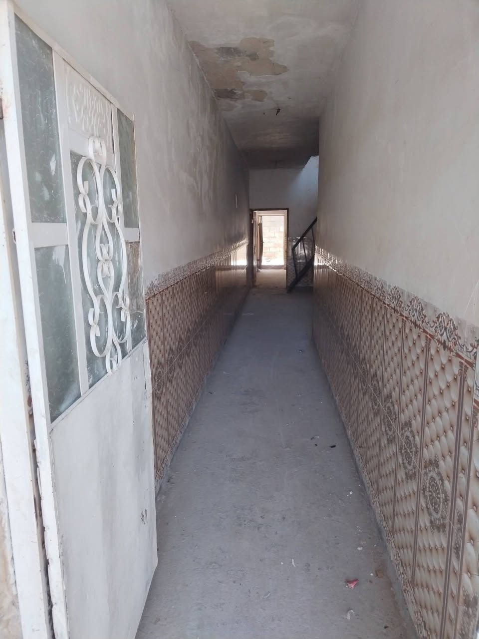 سلام عليكم بيت البيع حي الكوفه قرب تكان ام علي المساحه ١٢٥ م الواجه ٥ ونزال ٢٥ اللاستفسار ***********
