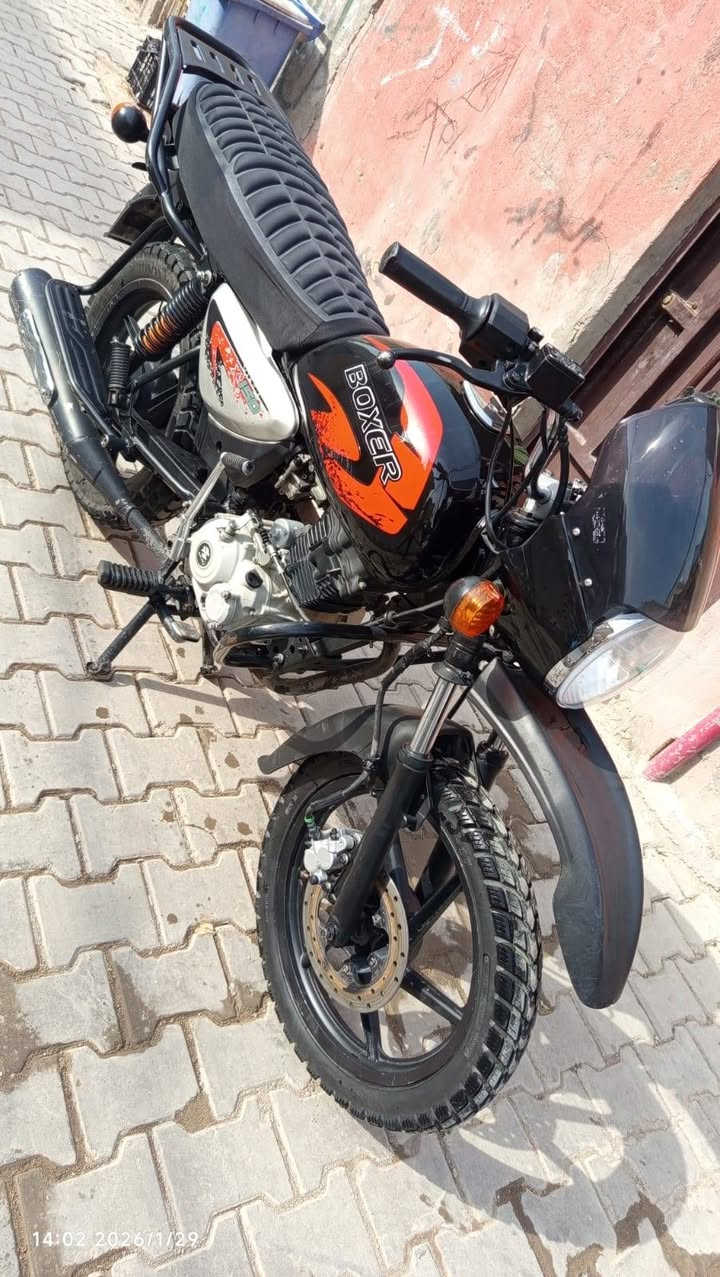 بوكسر 23 جبلي اوراق اصولي
مكينة مامفتوحة ناعمة
تايراتها جدد بعدهن بلخط
كهربائيات كلها شغالة مناقصها اي شي
دبلات امامي خلفي نضيفات طسة ناعمة
دراجة مناقصها شي ابد
مكاني بغداد الغزالية شارع الضغط
سعرها 1200 وبيها مجال
***********
