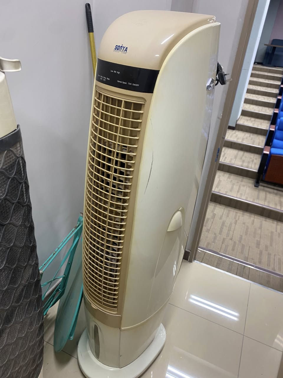 طاولات بدون كراسي نضافه 99‎%‎ جدد مثل مموضح بالصور  عدد10 السعر 40 للطاوله الوحده البيع كلهن

مبردات مستخدمات 3 اشهر عدد 3 
2 عاموديه ديكور 
و1 ام الخرطوم حلفات سليلوز  السعر 600 الف كلهم

مطحنه قهوه نظافه 95‎%‎ السعر 300
مكينه قهوه باريستا السعر 10 اوراق نظافه 95‎%‎ مستخدمه 3 اشهر  واقل
جهاز كاشير نظام مطاعم او كافيهات دبل شاشه نظافه 99‎%‎ السعر 600

مكينه سوفت كريم  مستخدمه نظام تبريد ليلي السعر 900

واتس اب ***********
ار دايركت
