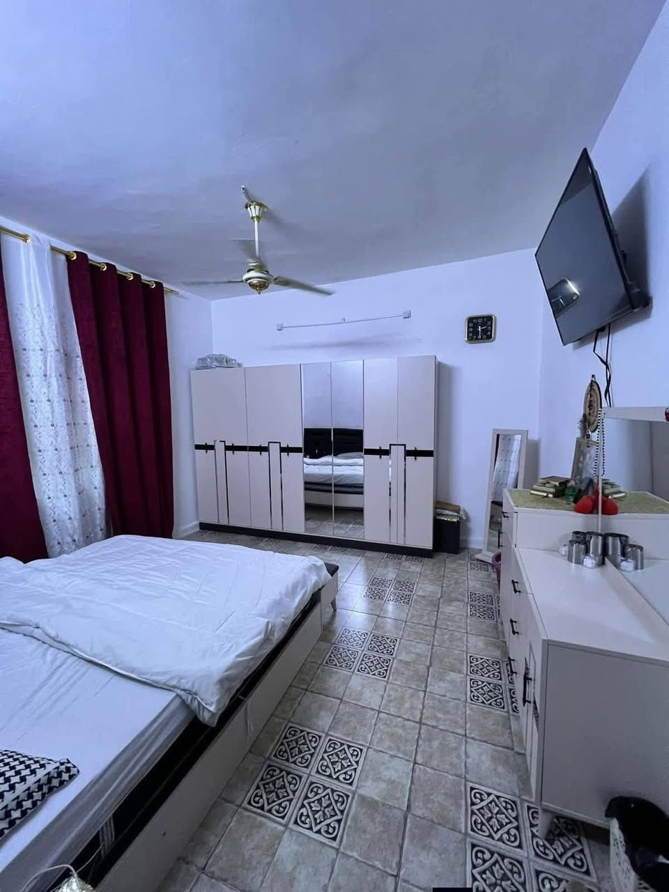 دار سكني طابو صرف  للبيع مساحه ١٥٠ متر طابقين ٤ غرف نوم السعر خاص العنوان الزعفرانيه / شارع المعهد / والشراي يتصل ويعرف بقية التفاصيل ***********
