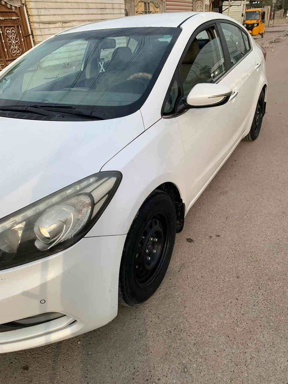 للبيع

سيراتو خليجي 
محرك 1.6 دوش 
موديل 2013

 المواصفات 
شاشه كبير 
كامرة خلفيه 
سمارت كروس كونترول
تحكمات ستيرن فول 
نظام قيادة ( ايكو )
حساسات امامي خلفي 

السيارة خليجي:: مكفوله كفالة 

(رقم سليمانية تريد تحويل وكالة)
( سونار ناشره واضح بالصور )

السعر 115
كلشي ذاكر بالمنشور اقره تفاصيل كامل واتصل 

***********
مكاني بغداد الغزالية
