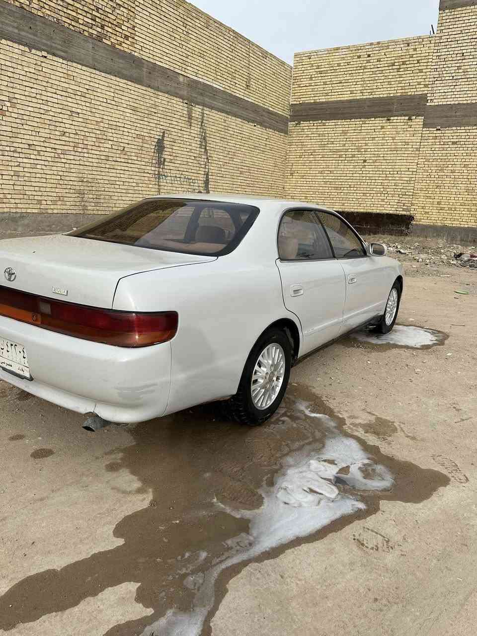 تويوتا شيزر للبيع موديل  1993 السنويه مانافذه بعدها لؤلؤي كفاله من الكص ونقل جثه والداش وكافه الاصوليات سياره نظيف كشرها نظيف كير مكينه تبريد شغال ثلج مكينه ثنين ونص شرط تخم تاير شادلها جديد دواخلها نظاف سياره كامله رايدها بال57 وبيها مجال للشراي للاستفسار اكثر الاتصال على الرقم 
*********** موجود واتساب وبالخدمه
