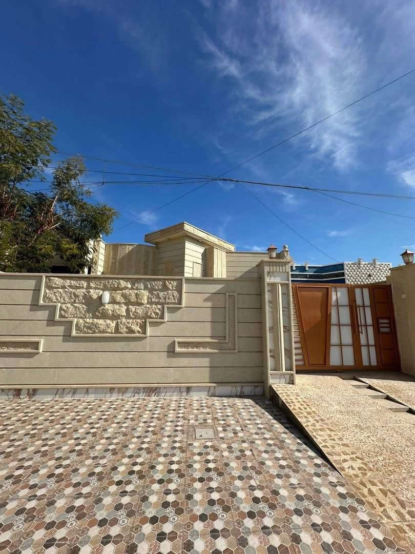 #السلام عليكم
#دار للبيع زيرو #تكريت القادسيه 🏚️
#منطقة حي الجامعة🏡
#شغل درجة اولى مال جناي🏡
#قرب المدارس 🏫
#مساحة 300 م
10×30
#شارع 15
#طابق 2 غرف نوم  
#صالةواستقبال 
#مطبخ حار بارد 
#مناور 2 
#مجموعه صحية 3
#الواجه حجر . 
#للاستفسارالاتصال 
***********📞
