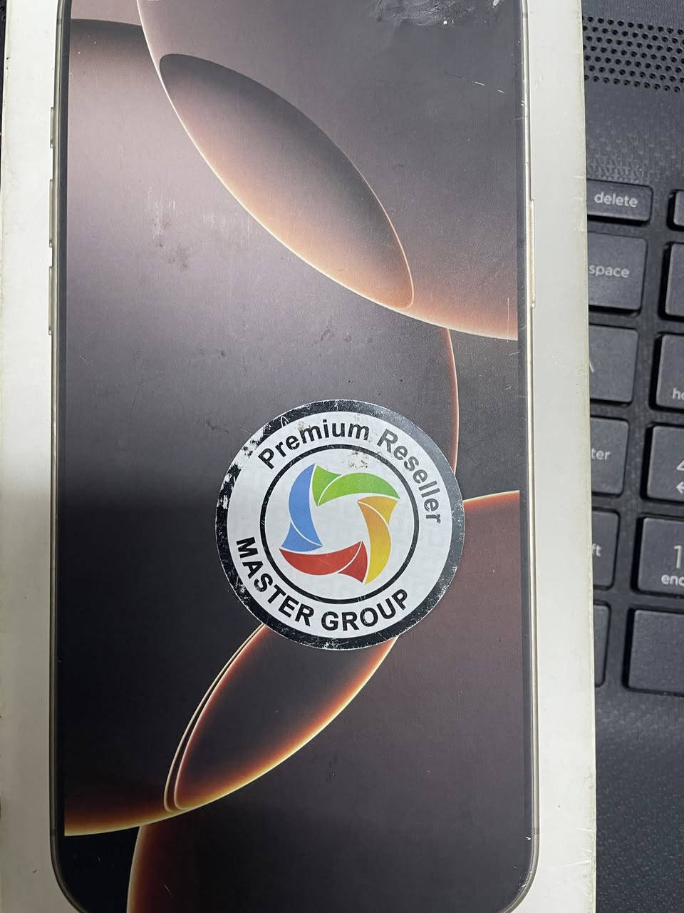 السلام عليكم 
ايفون 16 pro max 
ذاكرة 265 
بطارية 97‎%‎ عدد الدورات 267
نظافة 100‎%‎ 
بعده داخل الضمان 
ماستر 
ملحقات كاملة (كارتون+كيبل) 
السعر 1,400,000 
مكاني بغداد البياع 
***********
