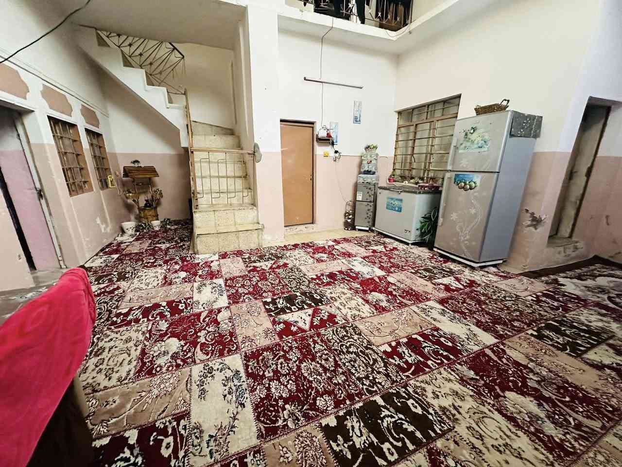 #عروض_مكتب_دعاء_الخير_للعقارات 🏡

للبيع بيت ركن 

يبيع نصف البيت او كامل 

منطقة الكلوات الجانب الايمن 

مساحة 222 متر 

اربع غرف نوم 

هول وستقبال 

صحيات بطابقين  وبيتونه 

للاستفسار  مراجعة المكتب حي الصديق بداية سائدين البحرين 
 او 

الاتصال 📞

***********

***********

***********

***********
