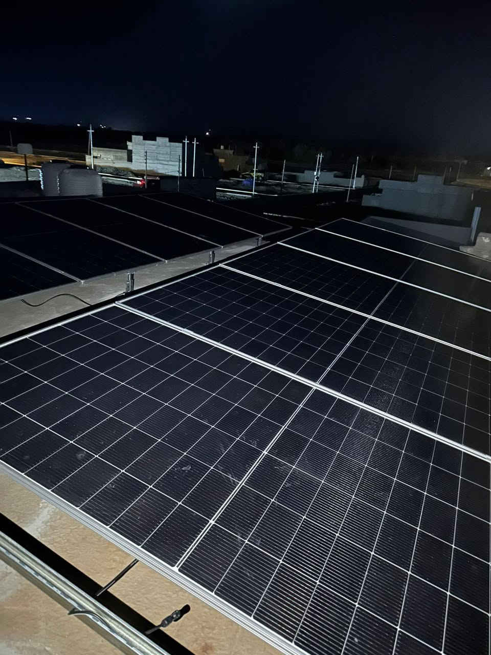 اليوم الثلاثاء الموافق 21/1/2026
تم بعون الله إكمال نصب  وتشغيل منظومتين  للطاقة الشمسية. 
* المنظومة الأولى:  في قضاء# مندلي (حي البكر): 
تجهز 20 أمبير نهارا  15 أمبير ليلا وتتكون المنظومة من:-
1-ألواح شمسية عدد 10 قدرة اللوح الواحد 620 واط
2- بطارية نوع ليثيوم قدرتها 15 كيلو واط
3- أنفيرتر قدرته 6 كيلو واط
4- بورد خاص بالمنظومة متكامل الحماية
5- هيكل حديد مغلون مقاوم للصدا

* المنظومة الثانية ايضا  في قضاء #مندلي (اشبيليا) 

تجهز 16 أمبير نهارا  15 أمبير ليلا وتتكون المنظومة من:-
1-ألواح شمسية عدد 8 قدرة اللوح الواحد 620 واط
2- بطارية نوع ليثيوم قدرتها 15 كيلو واط
3- أنفيرتر قدرته 8 كيلو واط
4- بورد خاص بالمنظومة متكامل الحماية
5- هيكل حديد مغلون مقاوم للصدا
#ملاحظه: لانعمل ببطاريات التجميع الرديئة. 

بإدارة عمر ياسين 
وحسن سالم
للأستفسار أكثر الأتصال او مراسلة الأرقام  التالية. ‏
0771 206 0460  
***********
