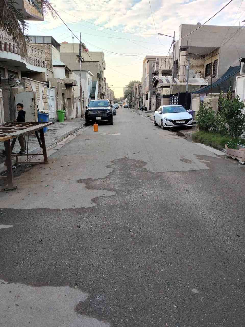 عليكم قطعت أرض مساحة 151متر واجهة 7متر و20سانتيم نزال 21متر موقع حي ألقاهرة قرب  مؤسست ألعين مال شارع ألضباط أني صاحبهة بدون دلال ***********
