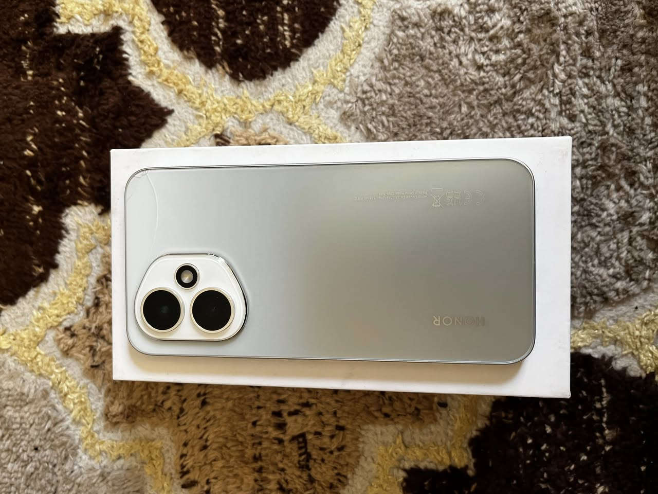 السلام عليكم تليفون HONOR4005G  ذاكرة 512  جهاز نضيف لأبعد ماتتصورون فقط هاذ الفطر الي بضهر الجهاز مكاثر ابد ومميمشي زغير كلش ومبين اريد مراس بآيفون    من12 برو ماكس وما فوك                                              مكان بغدادالرقم***********                                   رقم الثاني مابي واتساب***********
