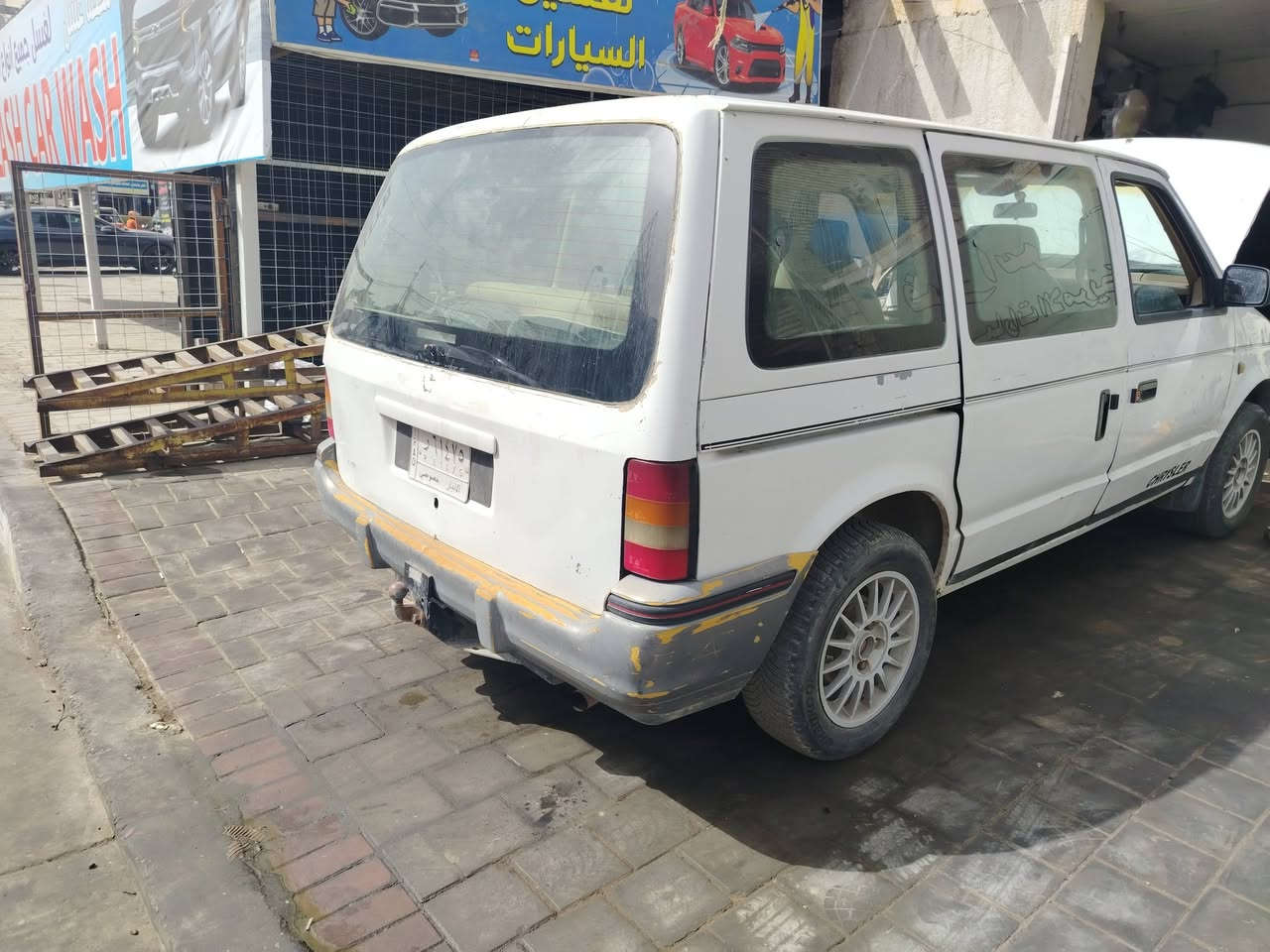 السلام عليكم. 
للبيع دوج كلايزلر موديل ٩٢..
محرك ٣٣٠٠ جديد
كير جديد
حداديه امامي خلفي جاهزه
تخم تاير مع ويل كب
كهربائيات كلها شغاله وبشرط. 
رقم انبار مشروع وطني
مشط ستيرن مال ٢٠١٨ بعده بالظمان
سعرها ٣٠ وخادم للطيبين. 
***********
