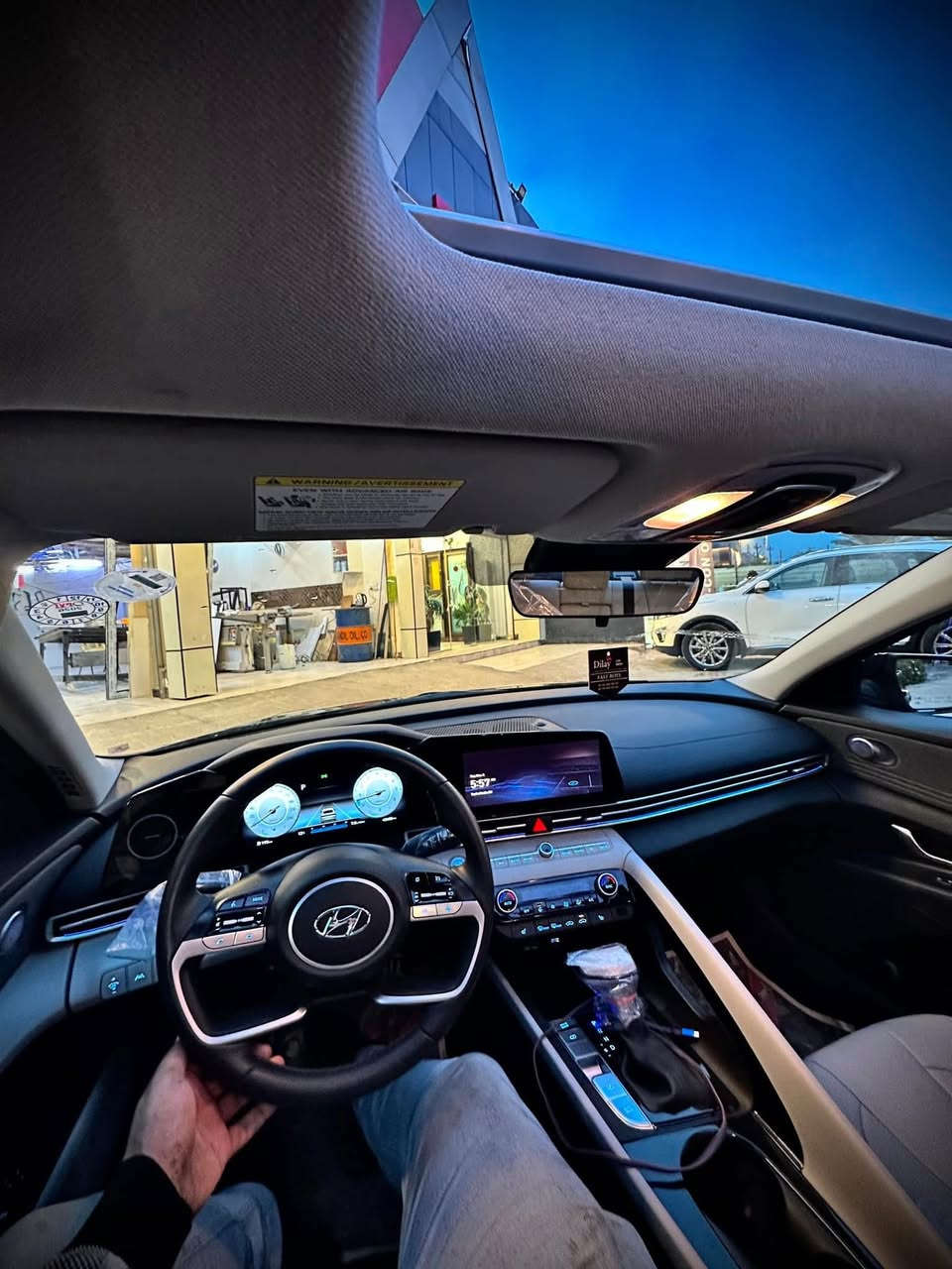 هونداي إلنترا                           
موديل {2023}
مكينة 2000 {DOHC} مع كير 8 نمر
لون السيارة اسود ميتاليك داخل ابيض ملكي 
السيارة امريكية حادث بسيط
بيها طخة بالباب الخلف السائق وصور الحادث موجودة بالمنشور+بيها ملاحظات بسيطة كلش هنا بالعراق 
المواصفات👇

⬛️فتحة سقف طكتين 
⬛️شاشه دجتل متصل قطعة وحدة 
⬛️سايد بريك بصمة 
⬛️سستم صوت {BOOS} + دمام خلفي
⬛️بصمة تشغيل + تشغيل عن بعد
⬛️بجم فول {LED}
⬛️بك لايت {LED}
⬛️رادار امامي 
⬛️قيادة ذاتية
⬛️حساسات امامي خلفي توقف ذاتي 
⬛️كاميرا خلفية دوارة 
⬛️كروز سرعة
⬛️تحكم ستيرن جهتين 
⬛️اوتو هولد
⬛️ثلاث انظمة قيادة {ايكو/نورمال/سبورت}
⬛️لد انارة داخلية 8 الون 
⬛️كشنات جلد ابيض ملكي 
⬛️تدفئة كشنات 
السيارة ماشية حاليًا تقريبًا ٥٦ مايل
 رقمها اربيل 
📌العنوان : بغداد/الكرخ 
☎️هـ:***********
💵السعر :167 وبيها مجال بسيط
