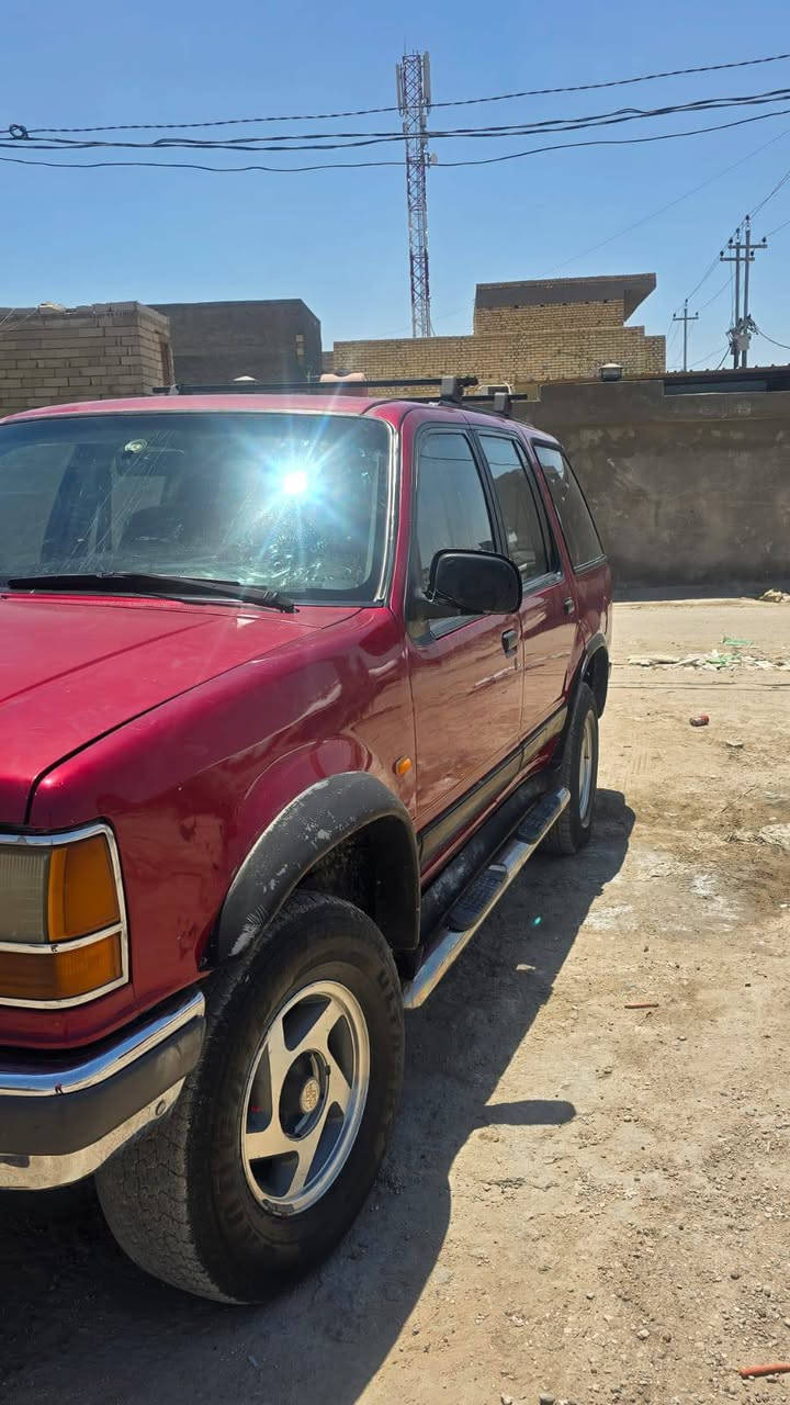السلام عليكم 
سياره فورت اكس بلاور  
موديل 96 
الرقم بغداد دولي تحويل ملكيه ثاني يوم والسنويه مشروع وطني 
مكفوله كير حداديه ومكينه وتبريد السياره كفاله عامه .. وإذا اكو مراوس هم اراوس بسياره ثانيه 

السعر 40 وبيها مجال بسيط 

الرقم ***********
