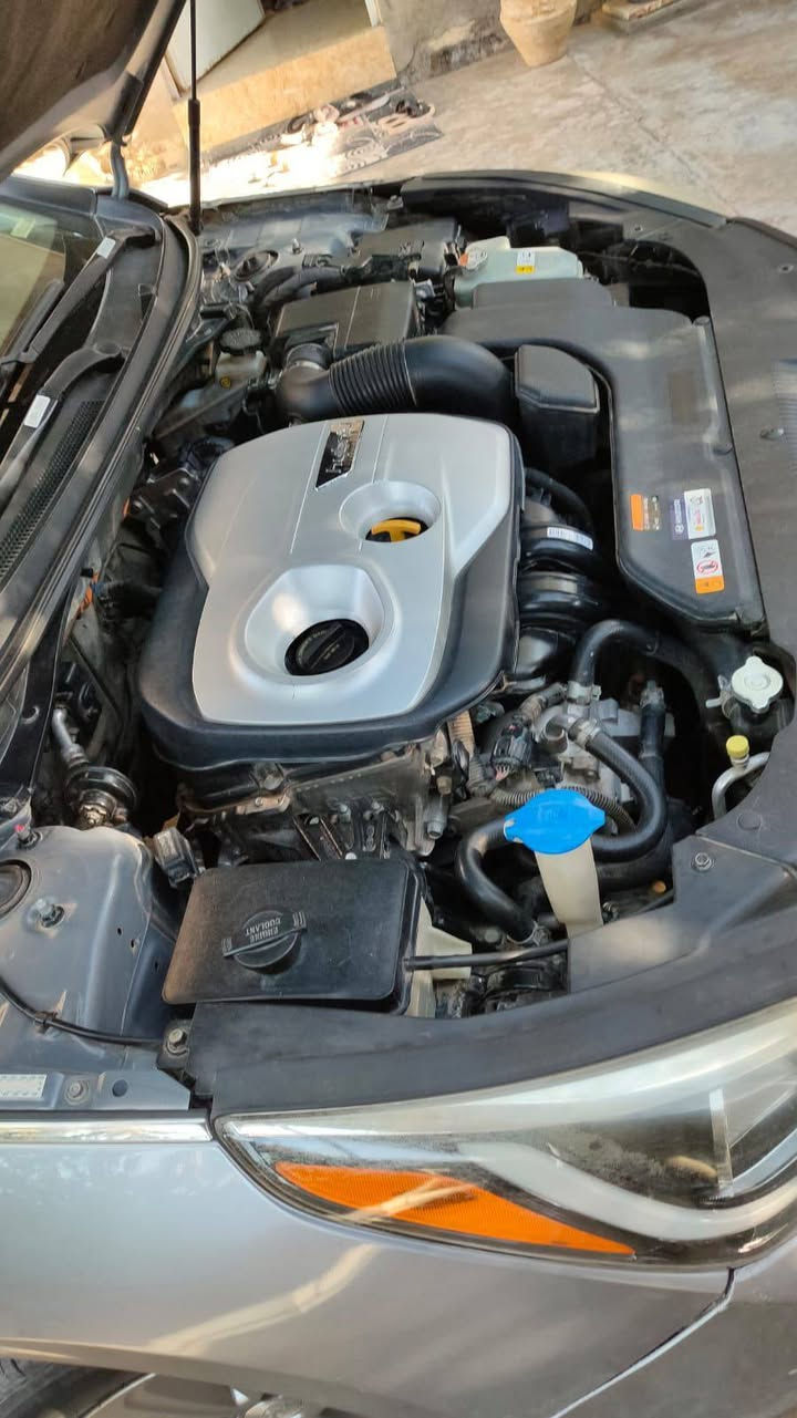 السلام عليكم سوناتا امريكي 2017 هايبرد جديدة على وضع الشركة ماشية 116 بدون ايرباك حادث خلفي قبق الصندون وجامرلغ فقط والسونار مرفق مع الصور كير محرك خير من الله بسمي تحتاج استبدال خلية واحدة فقط السعر 110 وبيه مجال هاتف ***********
