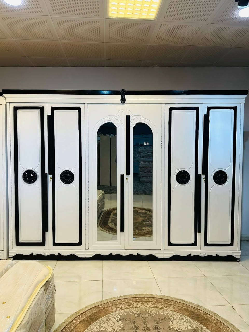 غرف نجاره عراقيه 💯💯
السعر مليون ل ٧ قطع

تتكون من ٩ قطع 

عرض الكنتور 3 و20سم

ارتفاع الكنتور 2 و20سم

السرير بلوك ٦ ارجل

طول السرير 200 سم 

عرض السرير 160 سم 

الضهر شد براغي

الزاويه بارتفاع الكنتور


**إذا كنت صاحب هذا الإعلان وتريد حذفه لأي سبب، رجاءا أرسل رسالة إلى الدعم الفني**