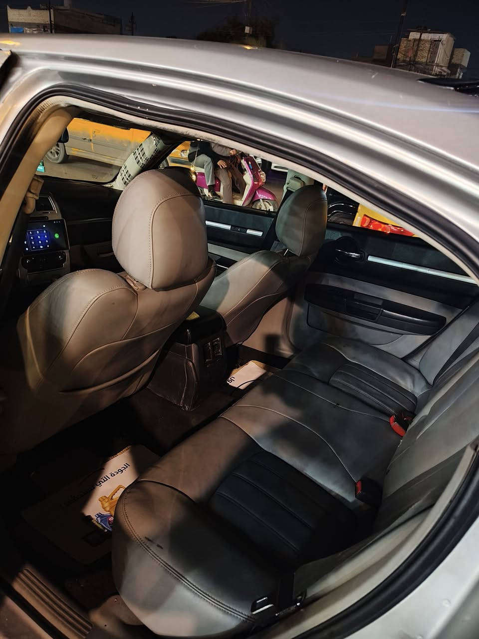 السلام عليكم للبيع جارجر موديل 2009 خليجي
رقم اربيل وكالة باسمي السنويه بعد شهرين تسقط 
السياره بيه حادث مسبق (متجايه) من صفحه الصدر مصلحه وكامله مكفوله من الكص والعيب الشرعي 
السياره محتاجله ترتيب بسيط 
غرفه جلد قبل اسبوع شاده 
سعره 82  رقمي ***********
