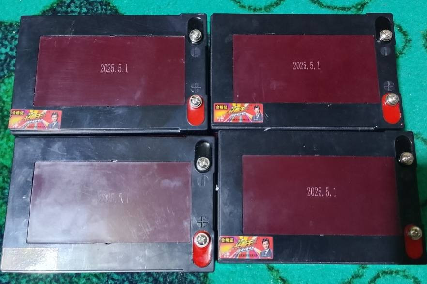 سلام عليكم باتريات مال دراجه شحن  السعر ١٠٠ و بيهن مجال رقم واتساب ***********
