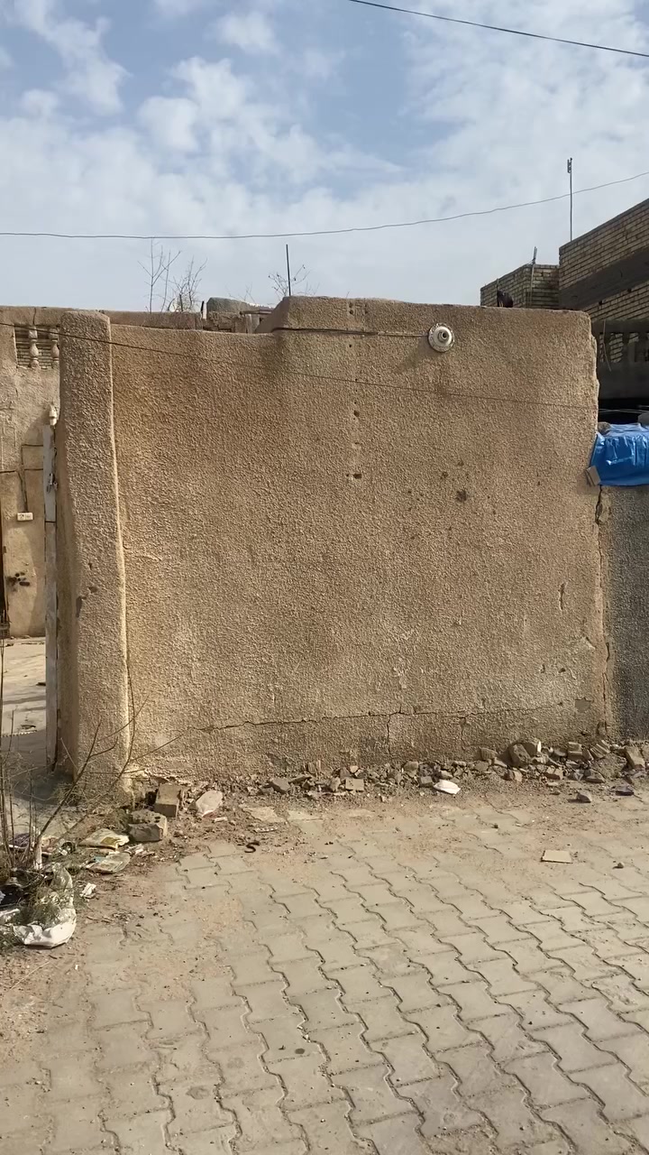 السلام عليكم بيت قديم بيعه كاع المكان حي 18 على شارع 20 مقابل المعهد
الوجه 5 نزل 25
***********
