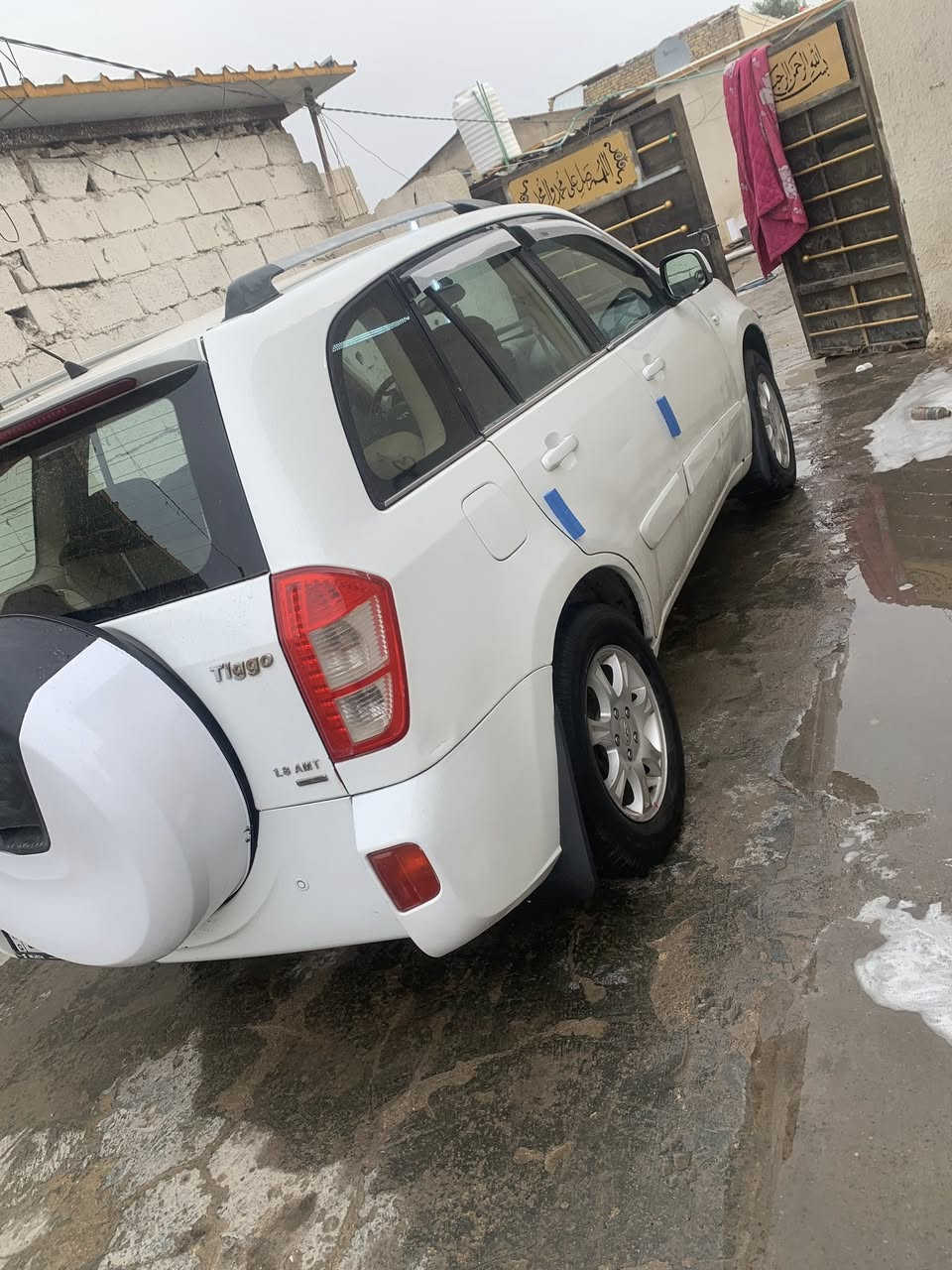 السلام عليكم ورحمة الله شيري تيكو موديل 2012 شكل ١٣ حديث السياره كير مكينه جدد تبريد تدفه شغال غرفه جديده لأكسر والفطر فتحه سلايت شغال كهرباء مالتهه كله بلاد ماشيهه قليل رقم نكليزي بغداد بسمنه بيهه صبغ شوي بين جاملغ وباب موجوده الصوره من صبغته السياره خير من الله السعر ٤٨ عنوانه بغداد التاجيات رقم الهاتف ***********
