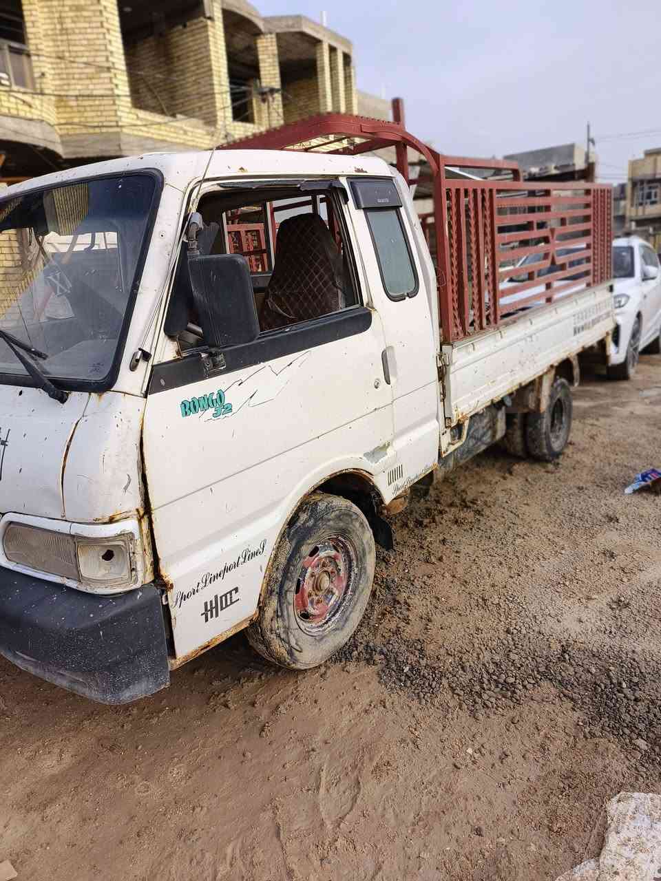 السلام عليكم كيا حمل للبيع موديل ٩٥  هاي نضافته مثل ماشوفوها بالصور محركها كايم سعر ٣٠ وبيها مجال مكاني بغداد قرب التاجيات الاتصال على  الرقم :*********** ،***********.
